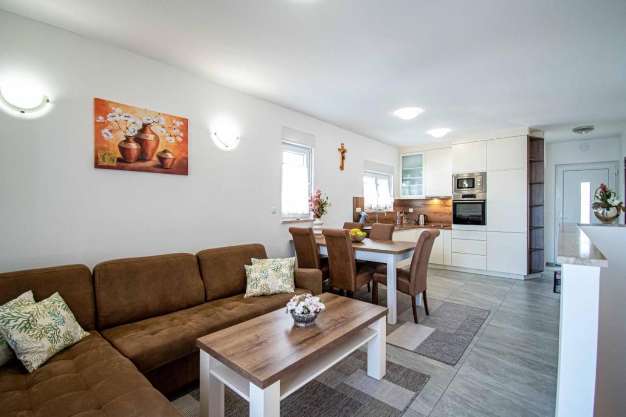 Luxury Apartment With Swimming Pool Ana Trogir Luaran gambar